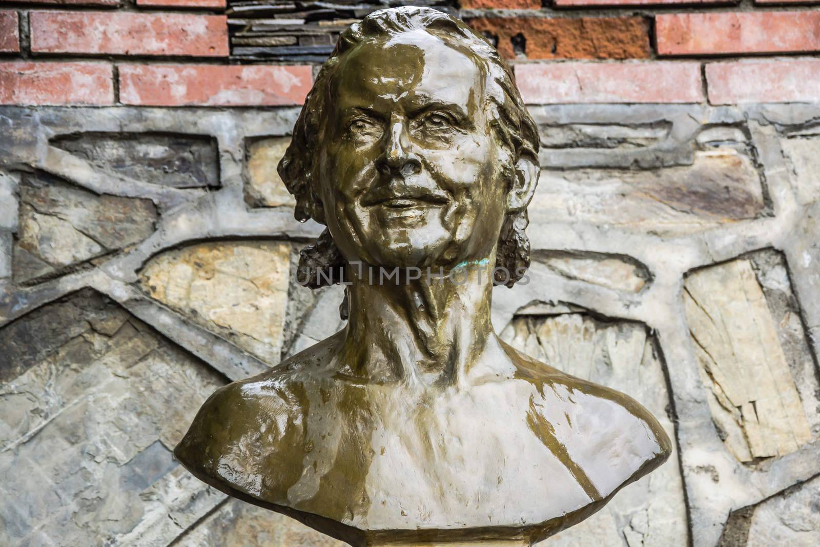 Monument to Thor Heyerdahl by pawel_szczepanski