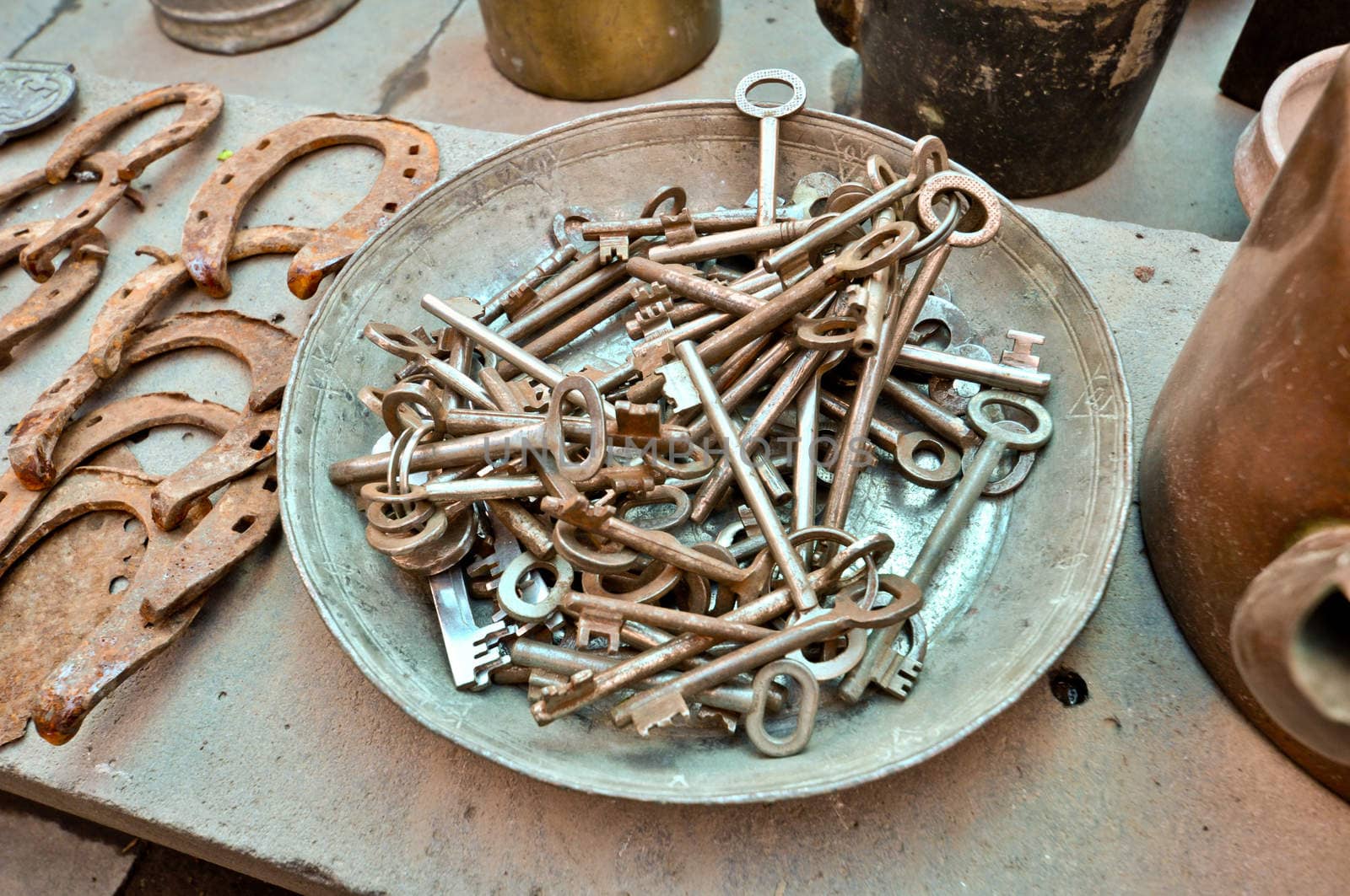 a lot of old brass key on an old plate