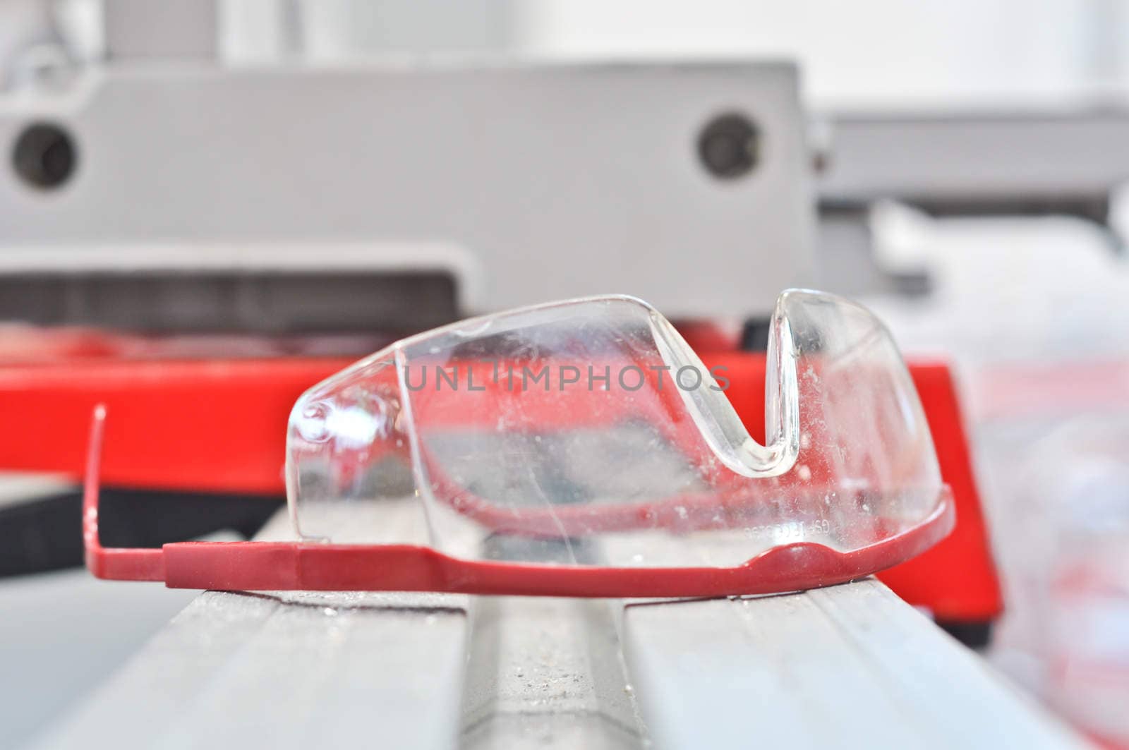 Plastic industrial safety glasses