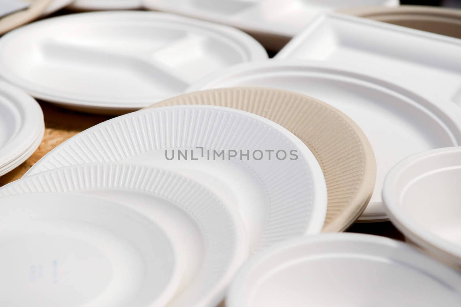 paper disposable plates of different colors by vlaru