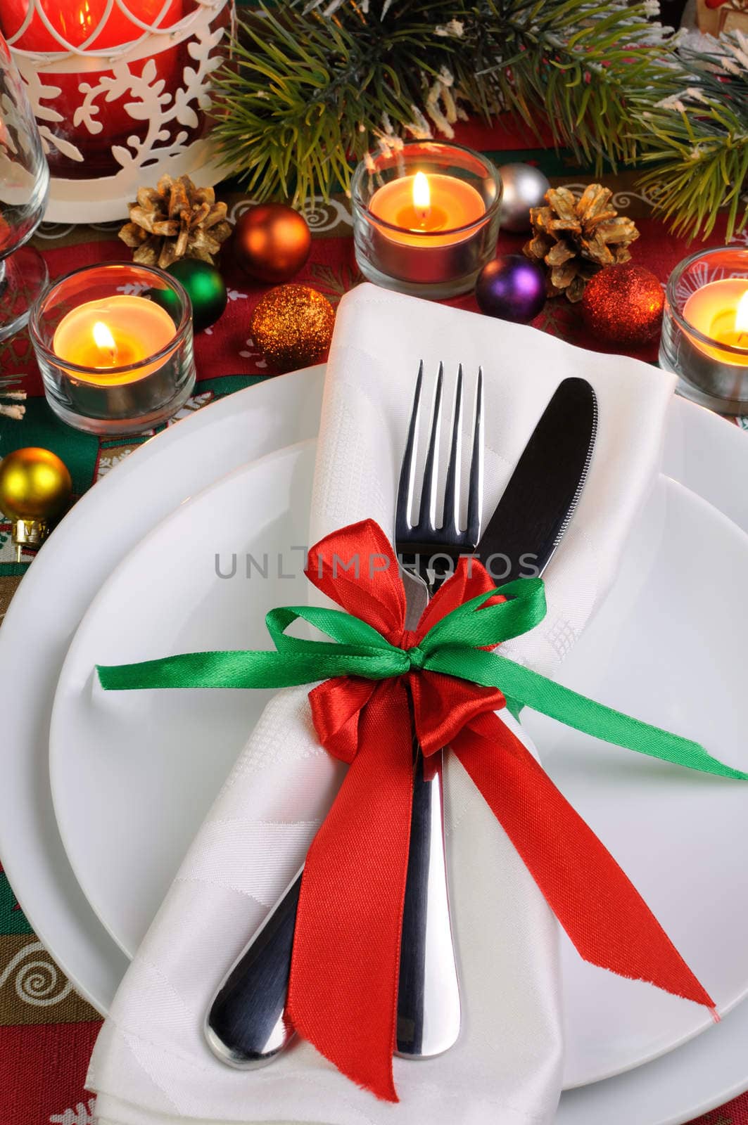 idea of how to decorate the Christmas table serving