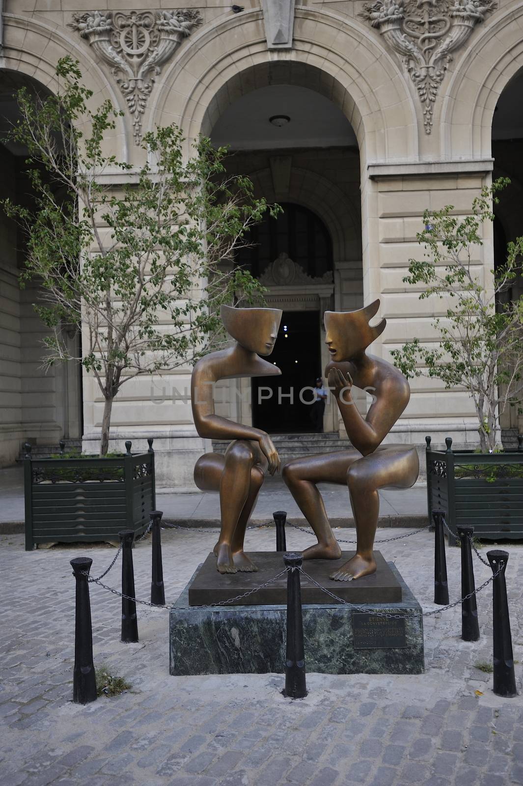 Old Havana statues. by kertis