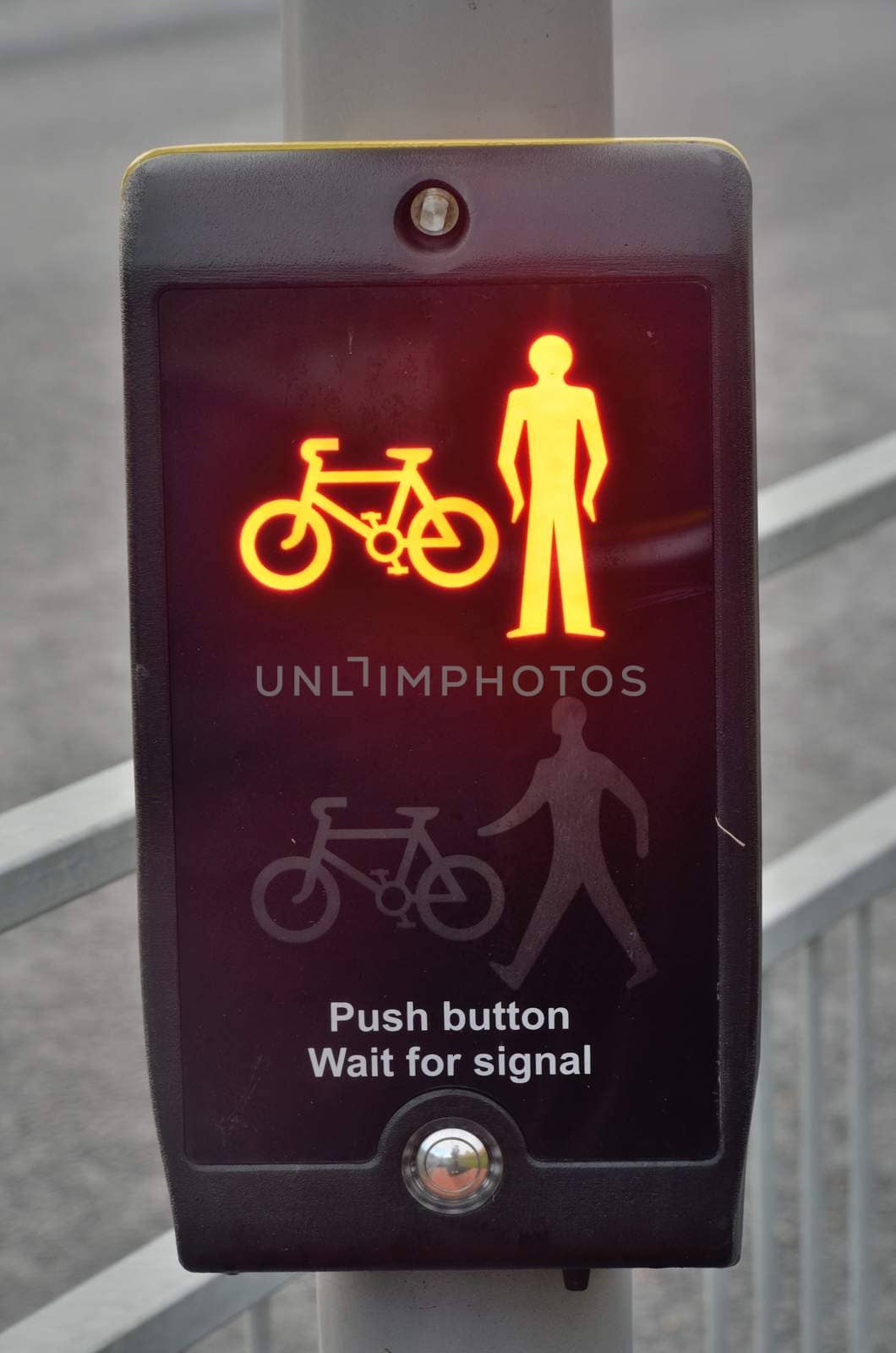 Pedestrian and cycle control on red by pauws99
