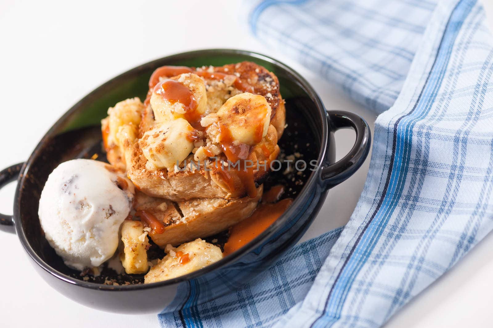 Ice cream and toast with banana and Thai tea ceramel sauce