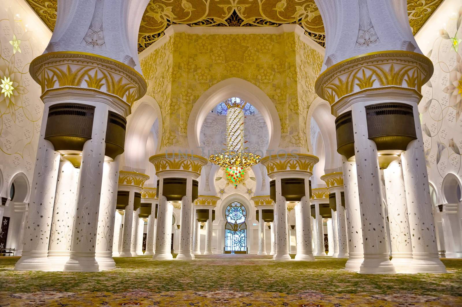 the Sheikh Zayed Grand Mosque by vlaru