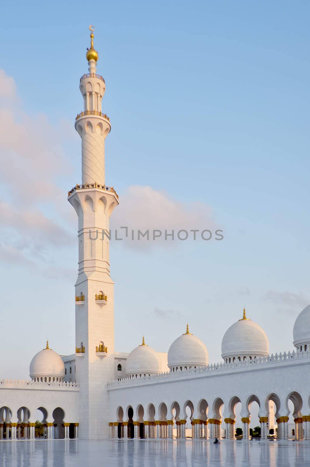 the Sheikh Zayed Grand Mosque by vlaru