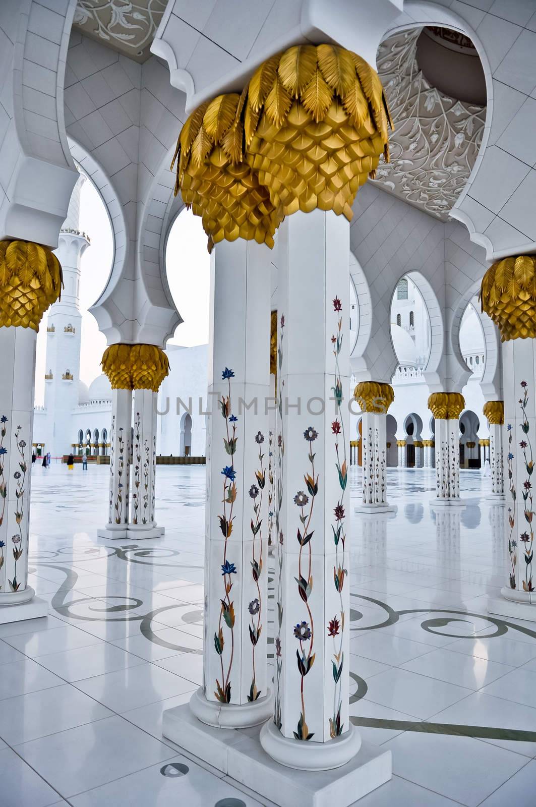 the Sheikh Zayed Grand Mosque by vlaru