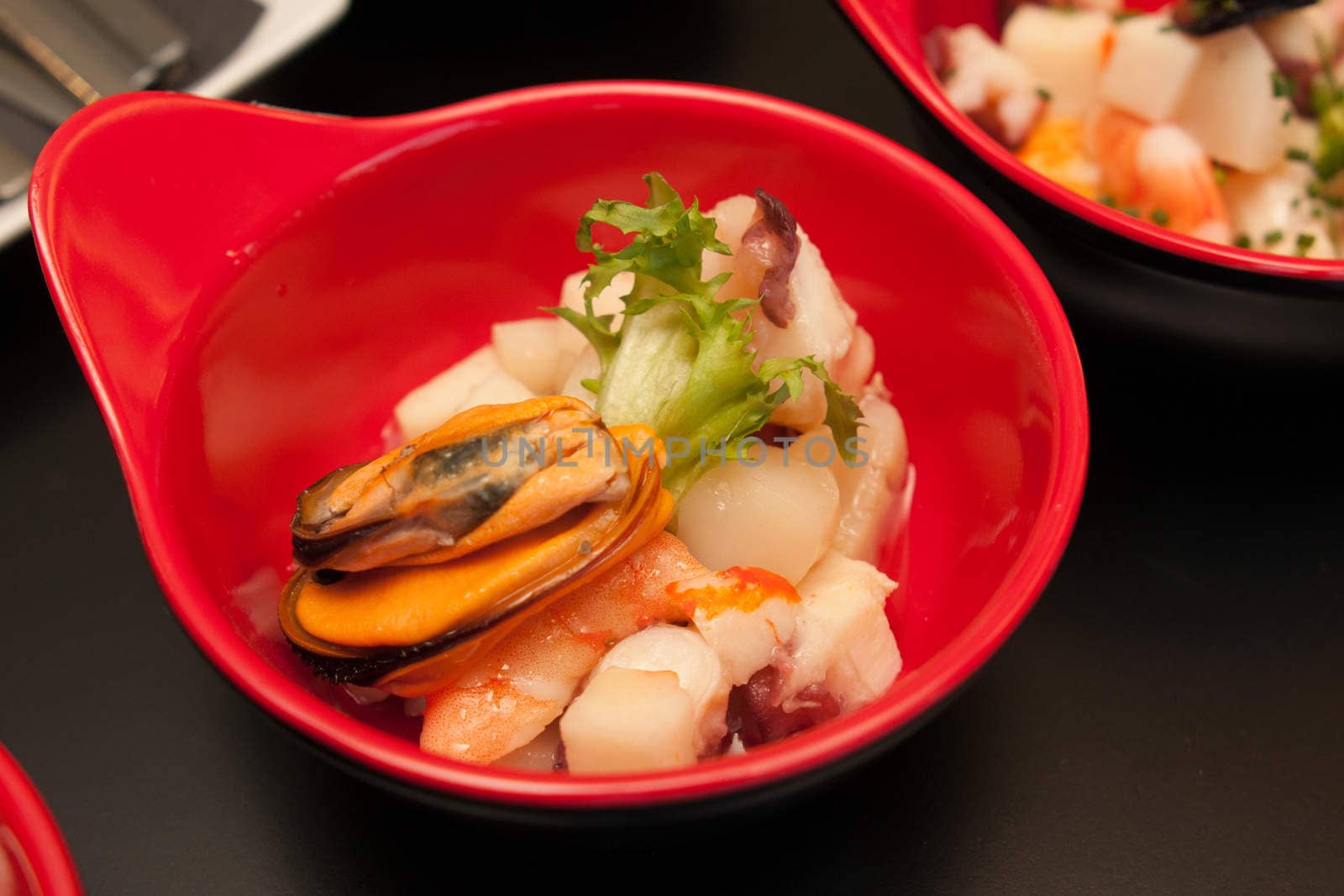 starter salad with shrimps mussels and melon