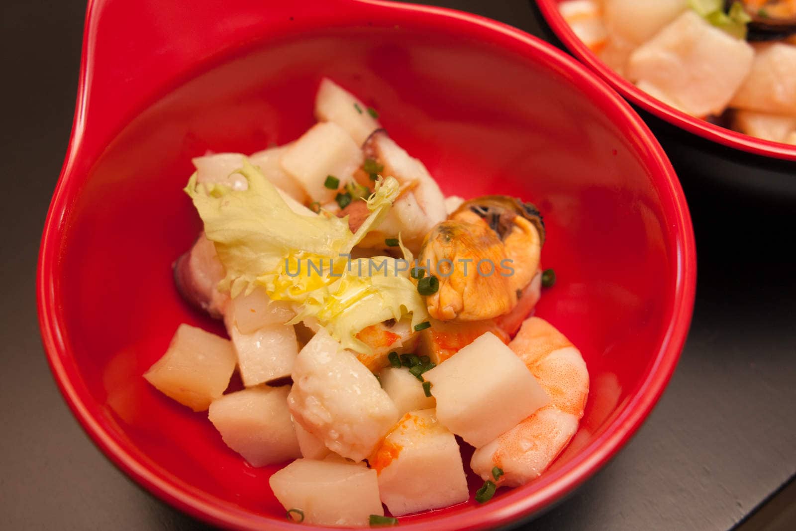 starter salad with shrimps mussels and melon