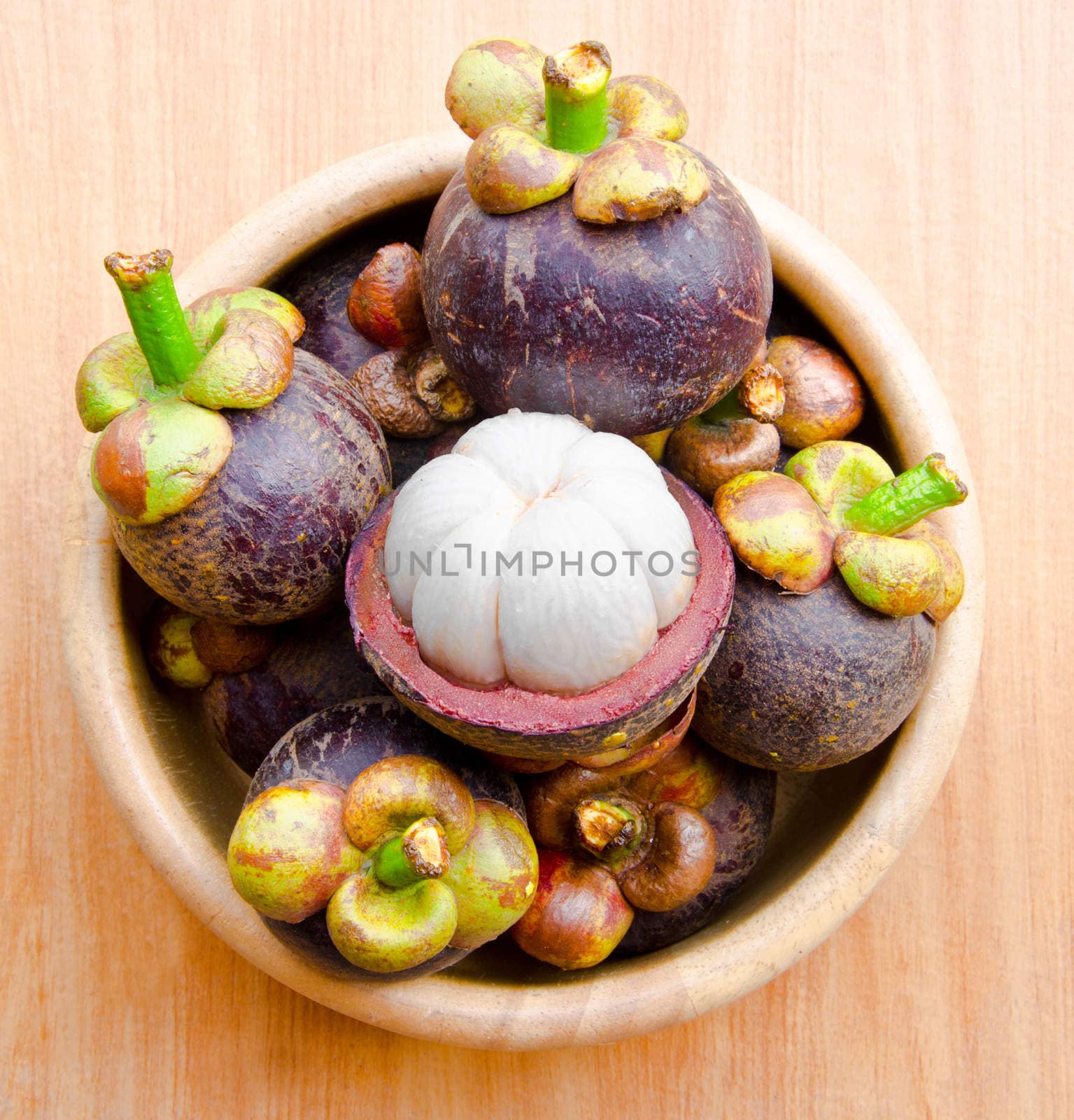 Mangosteen in bowl wooden by Gamjai