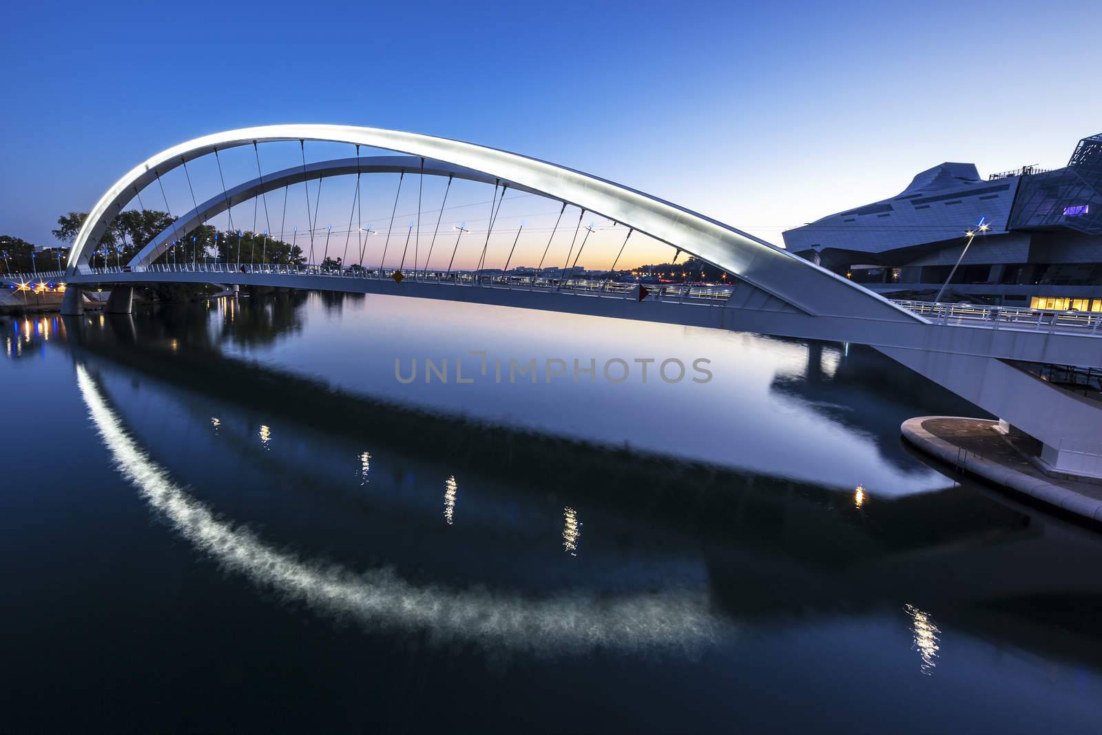 Rhone river, Lyon by vwalakte