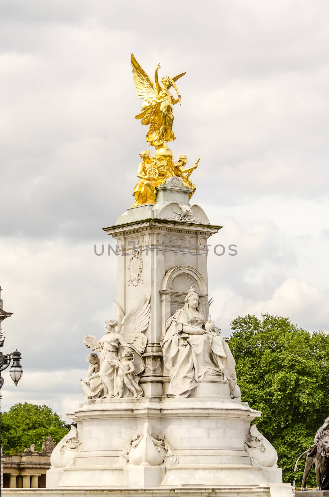 Victoria Memorial at Buckingham Palace, London by marcorubino