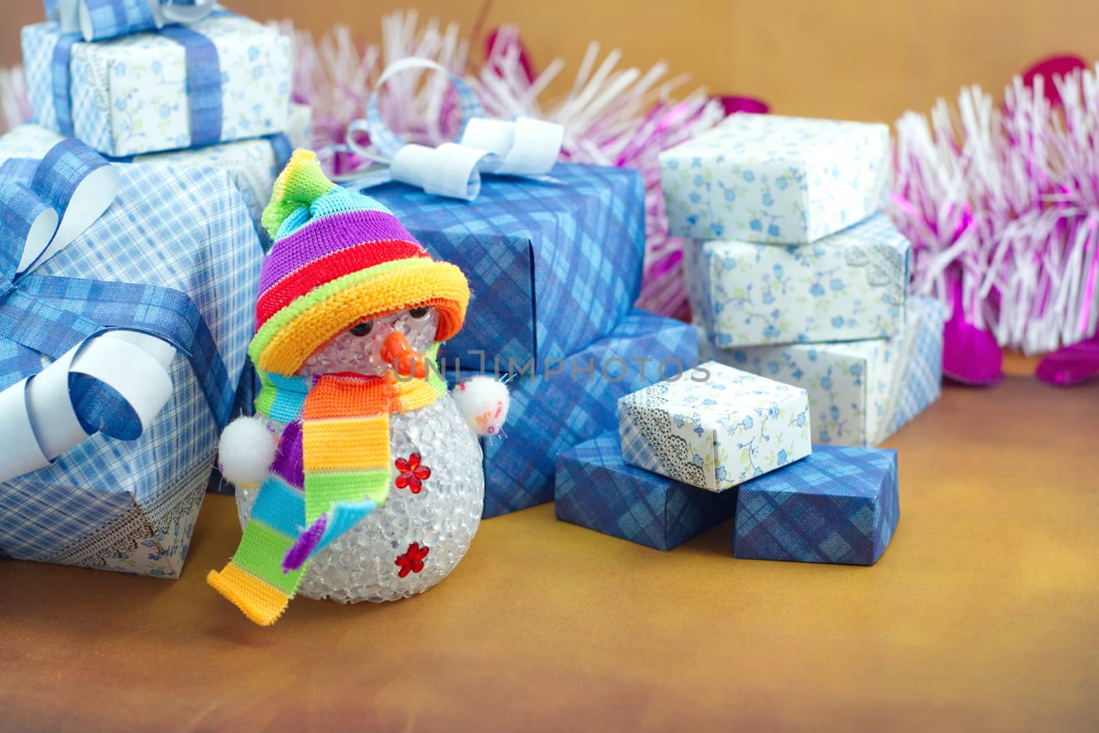 Snowman and gift box on the floor