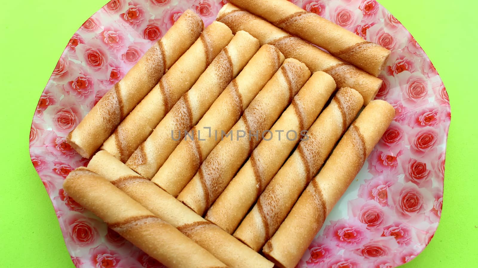cinnamon cream pie on plate