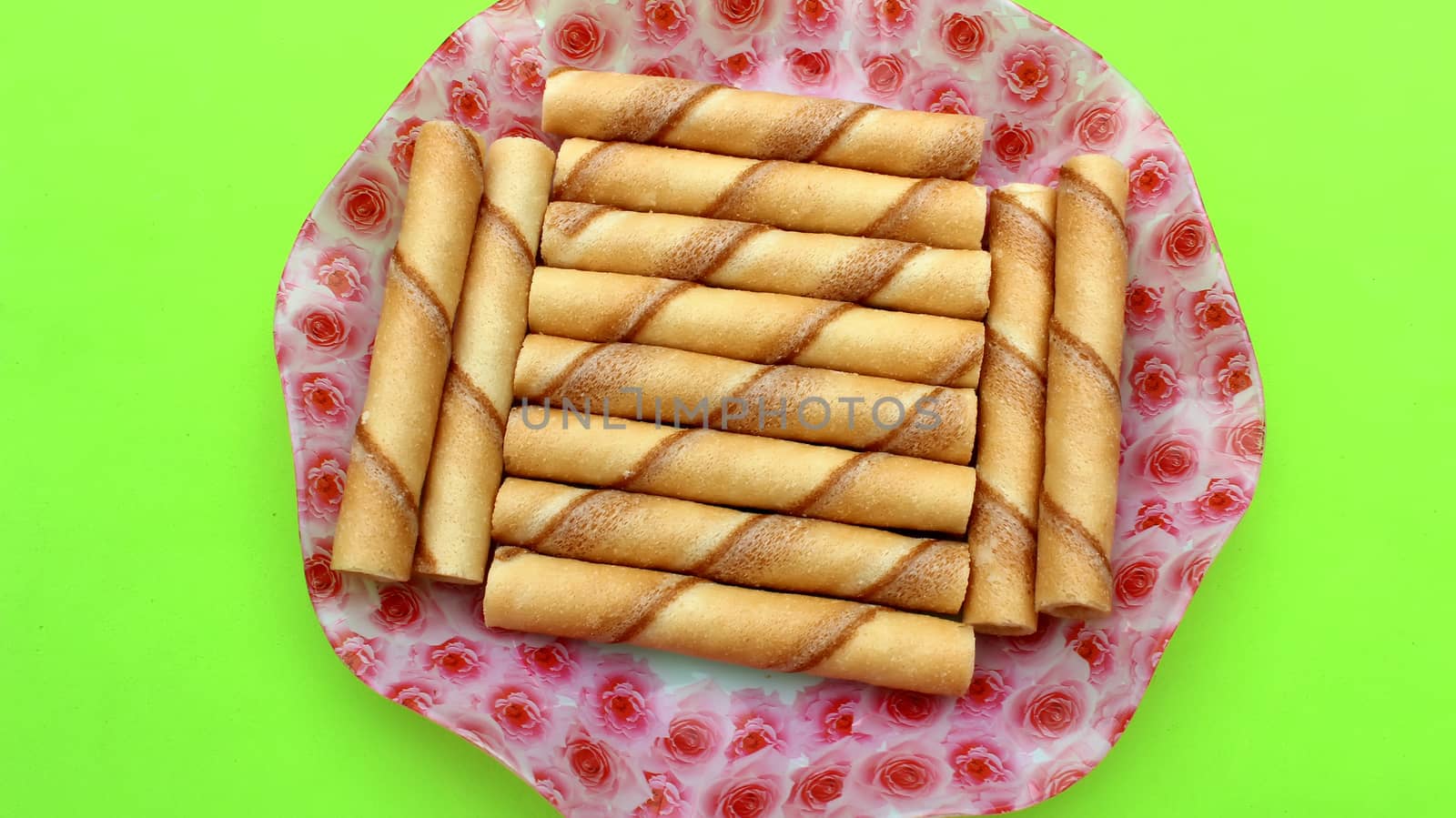cinnamon cream pie on plate