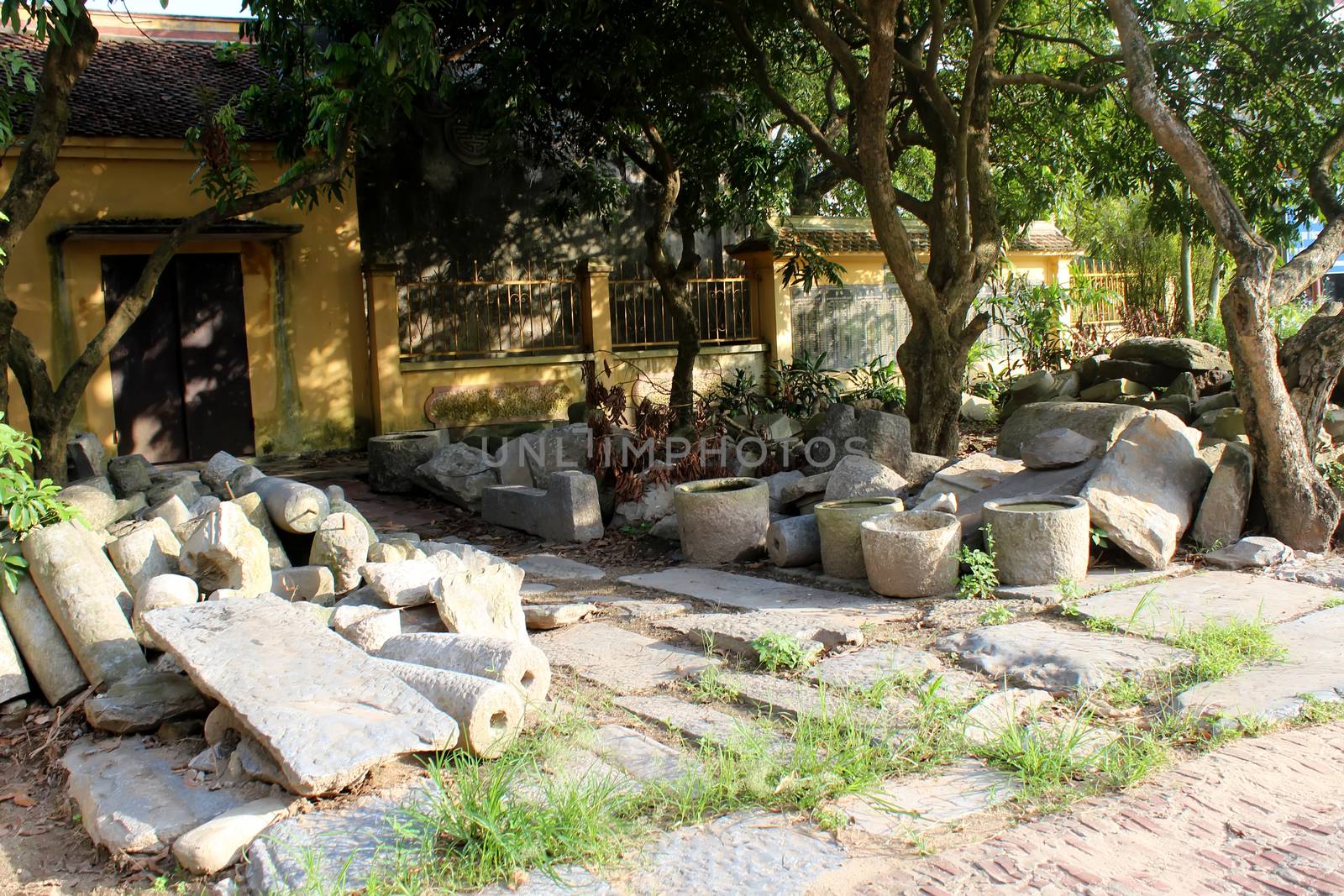 stone column for threshing