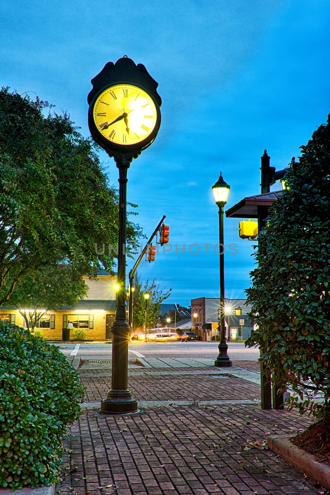 street scenes at night around downtown in clover south carolina