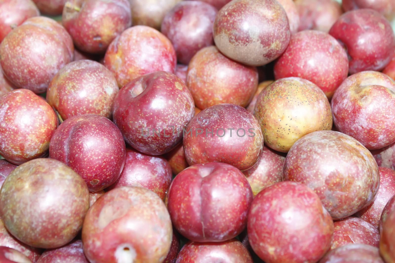 ripe plums on plate by dinhngochung