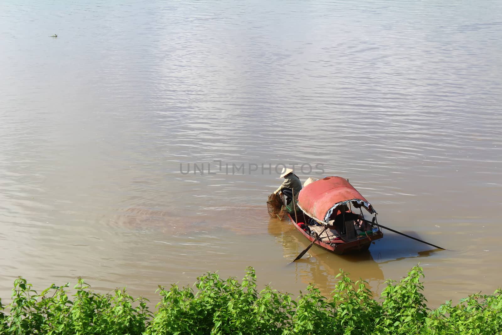 boat on the river by dinhngochung