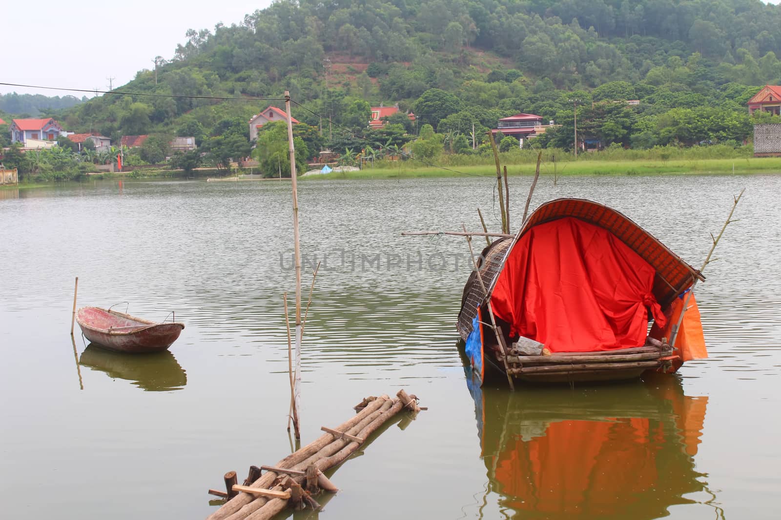 boat on the river by dinhngochung