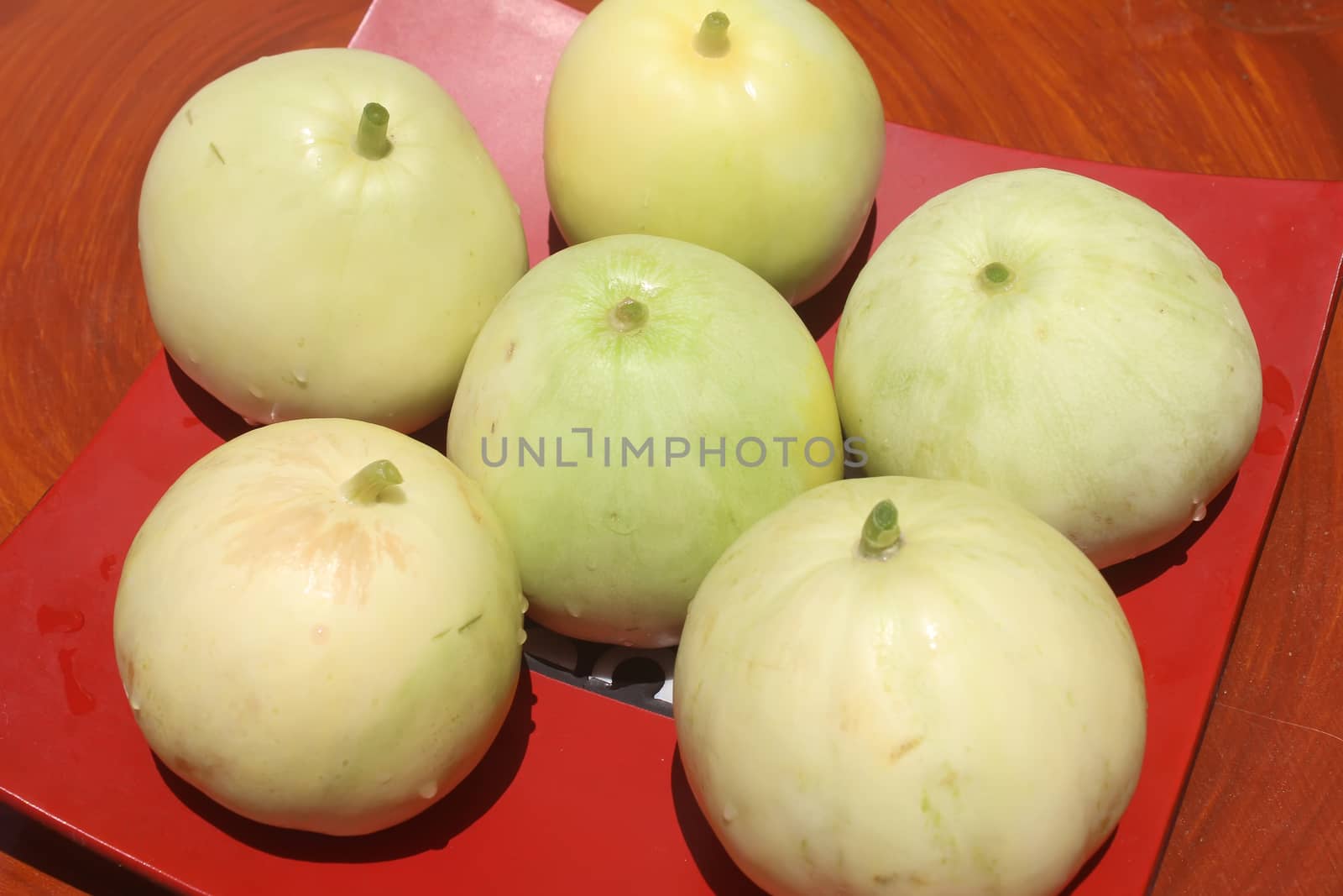 Melon on plate by dinhngochung