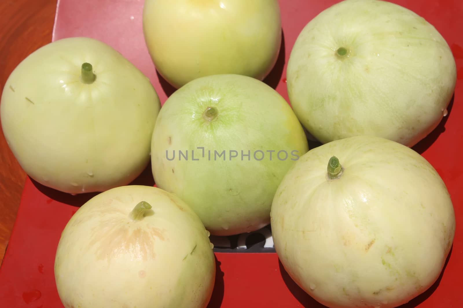 Melon on plate by dinhngochung