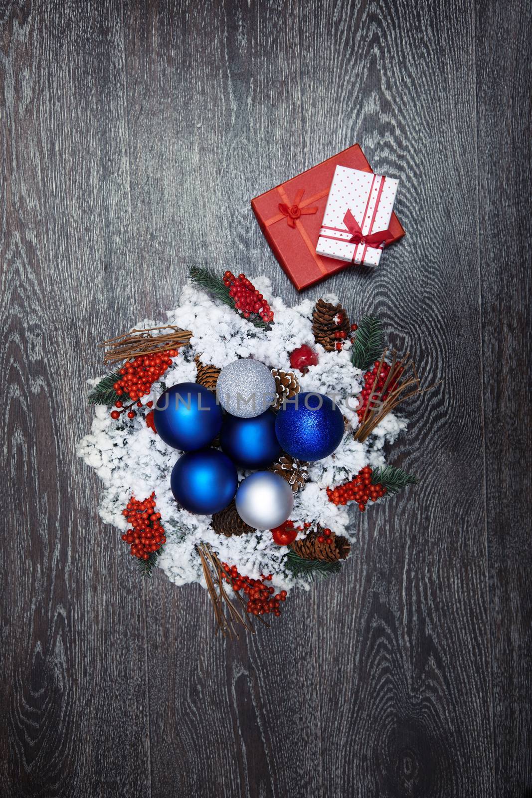 Christmas wreath and toys by Novic