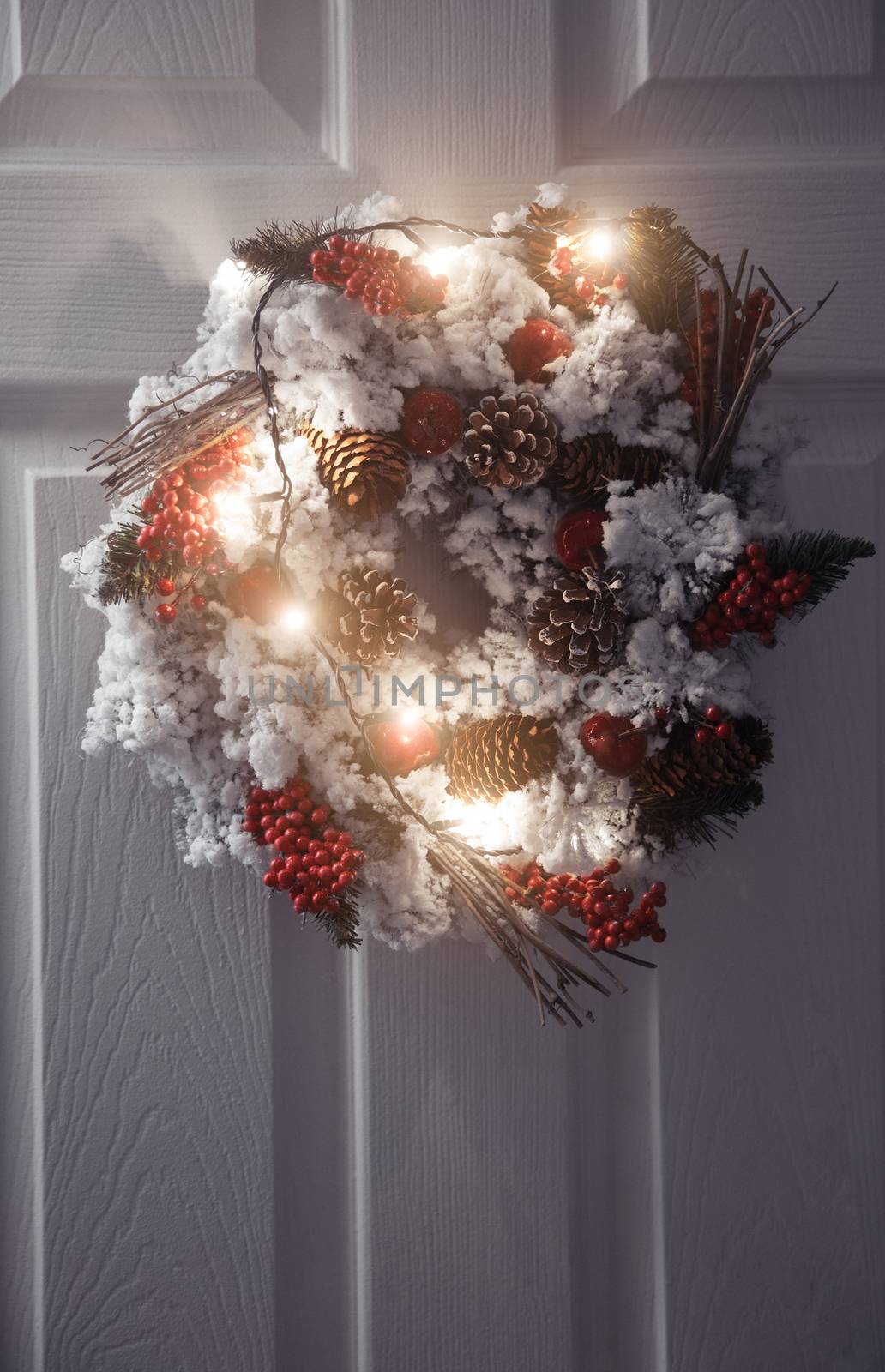 Christmas wreath and light by Novic