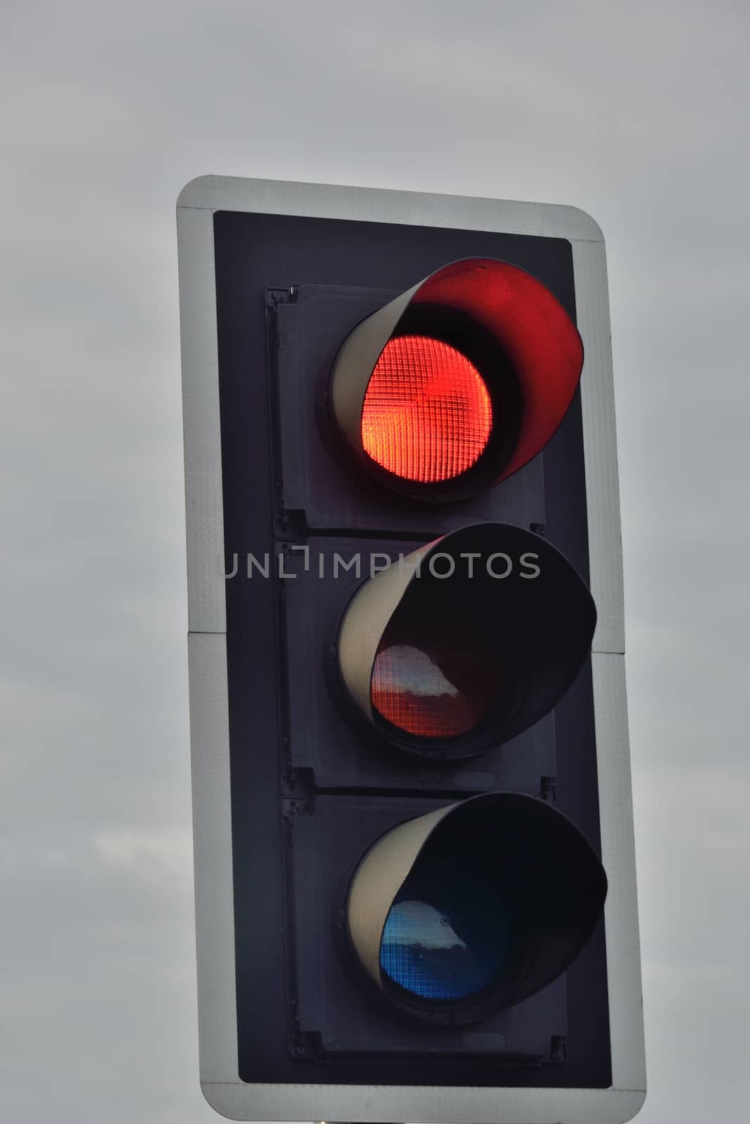 UK traffic signal at red by pauws99