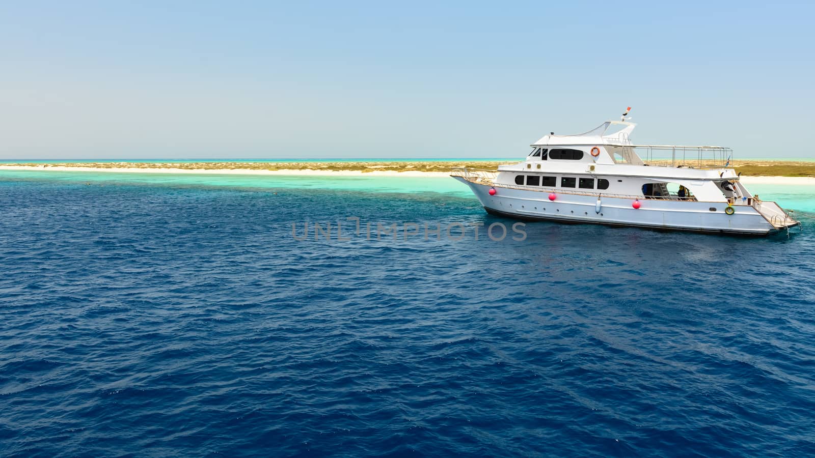 Yacht anchored red sea by Robertobinetti70