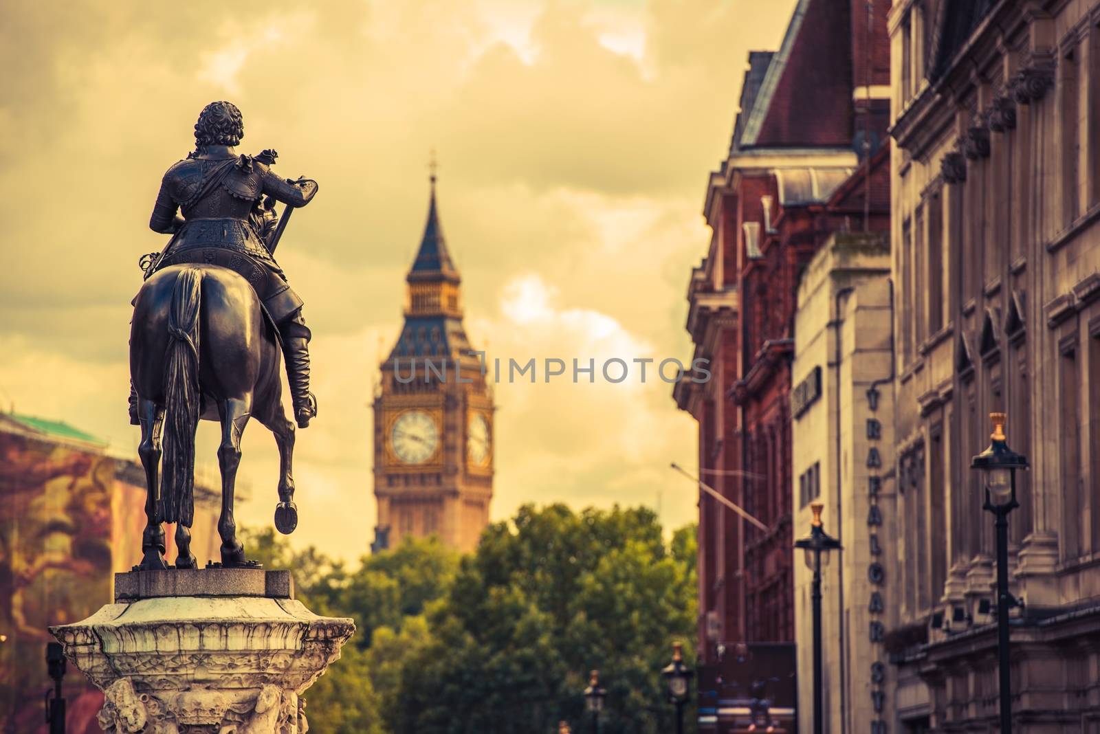 London Charles I Statue by welcomia