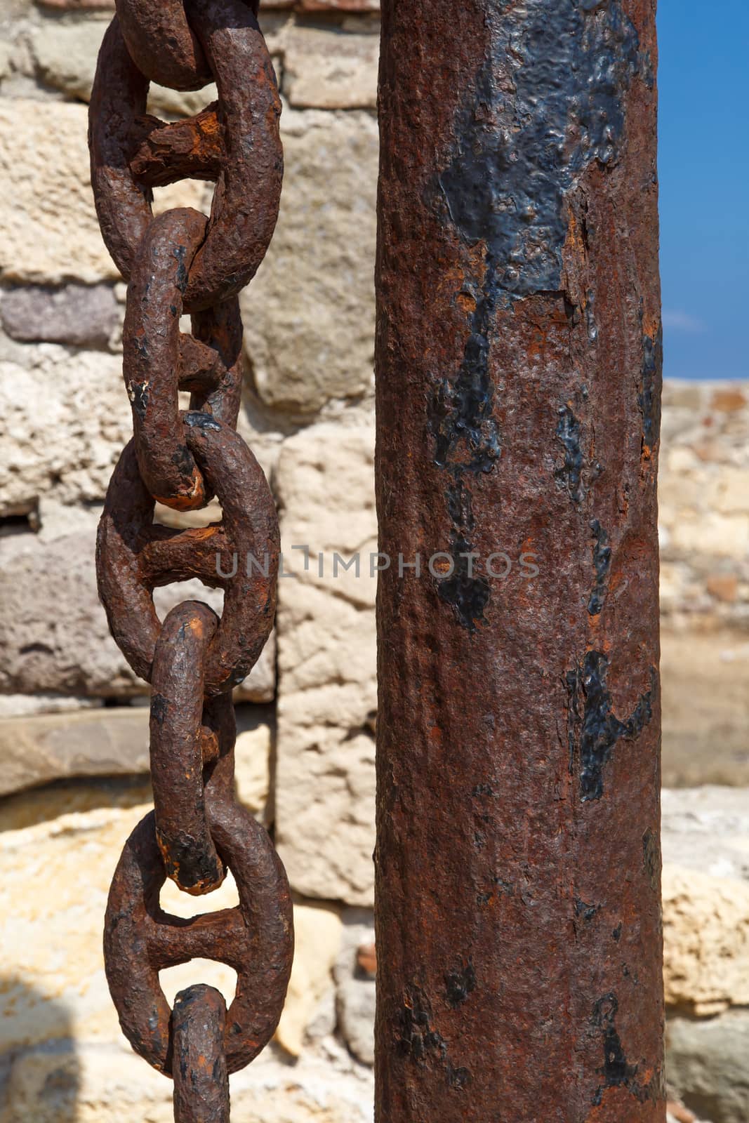 Front view an old iron chain.