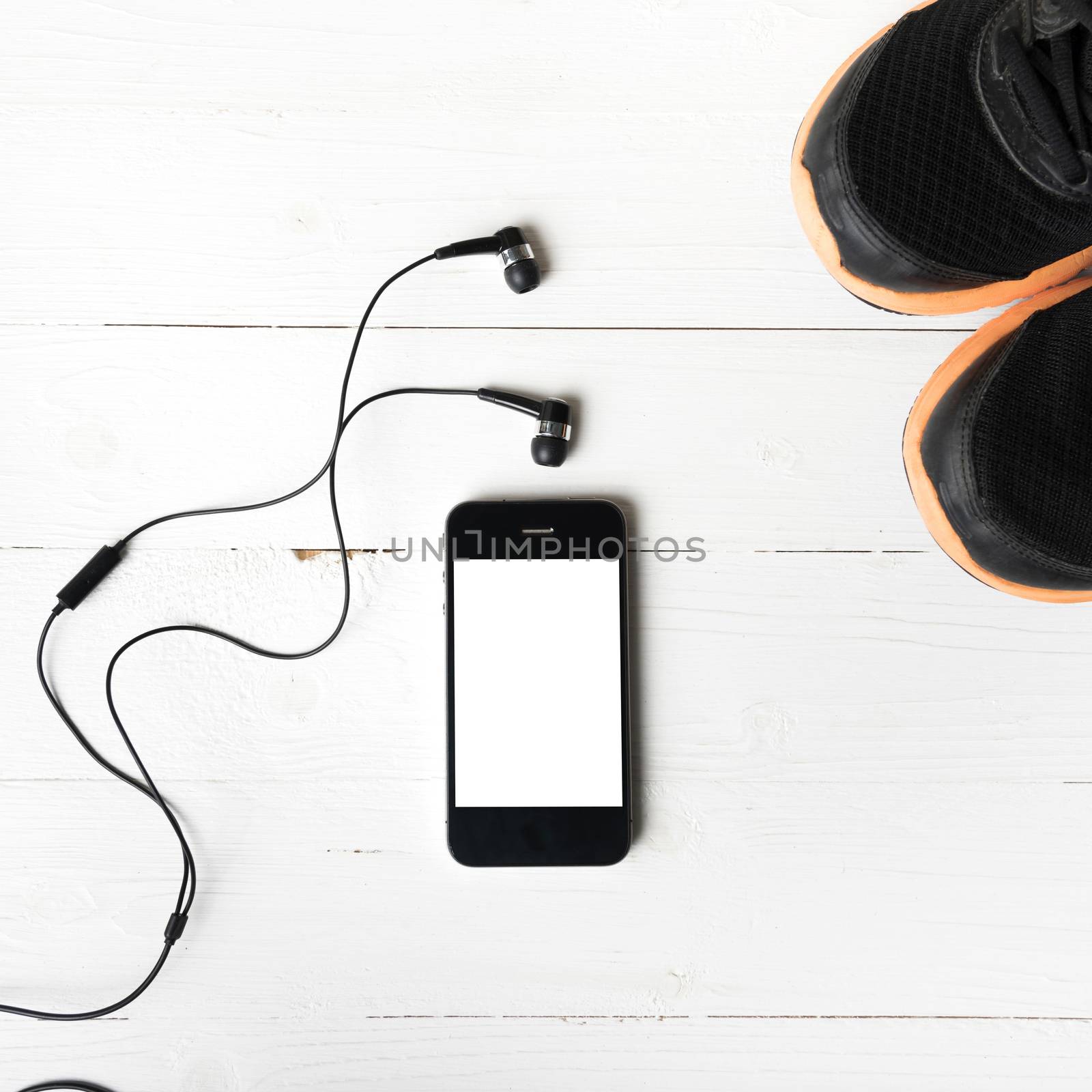 fitness equipment:running shoes,smartphone