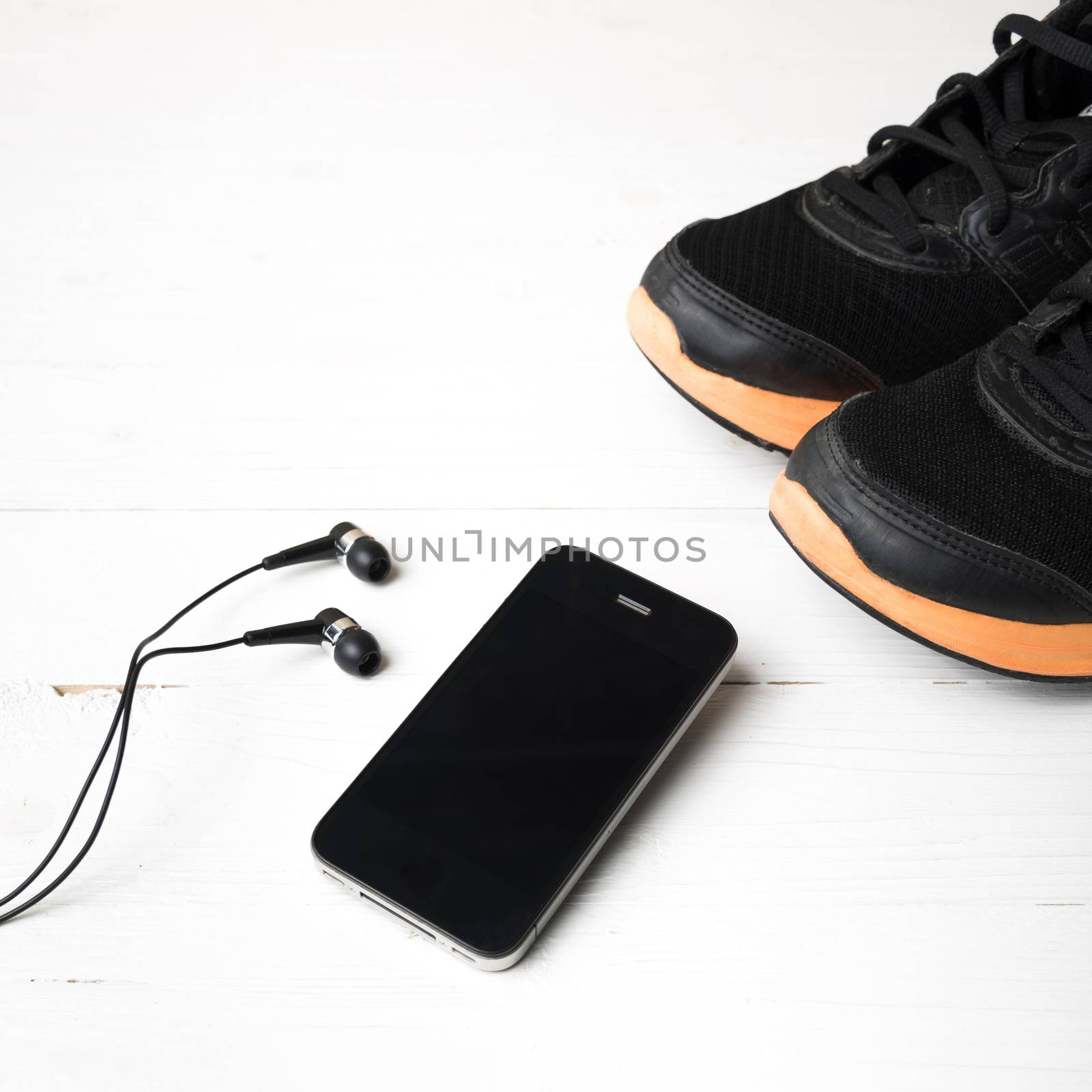 fitness equipment:running shoes,smartphone