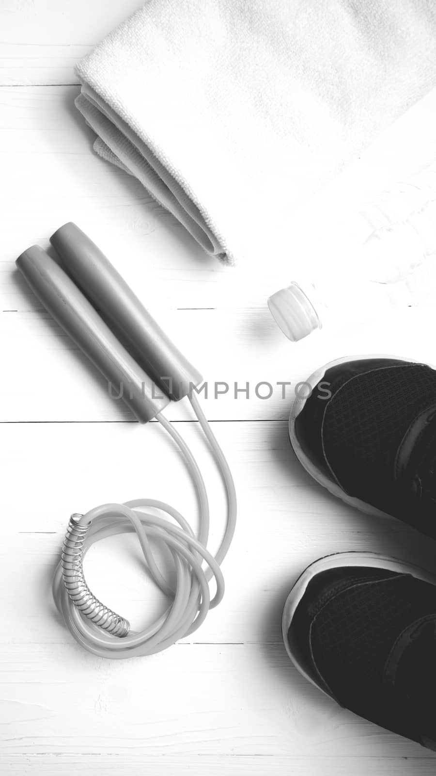 fitness equipment:running shoes,water bottle,towel,rope black and white color style