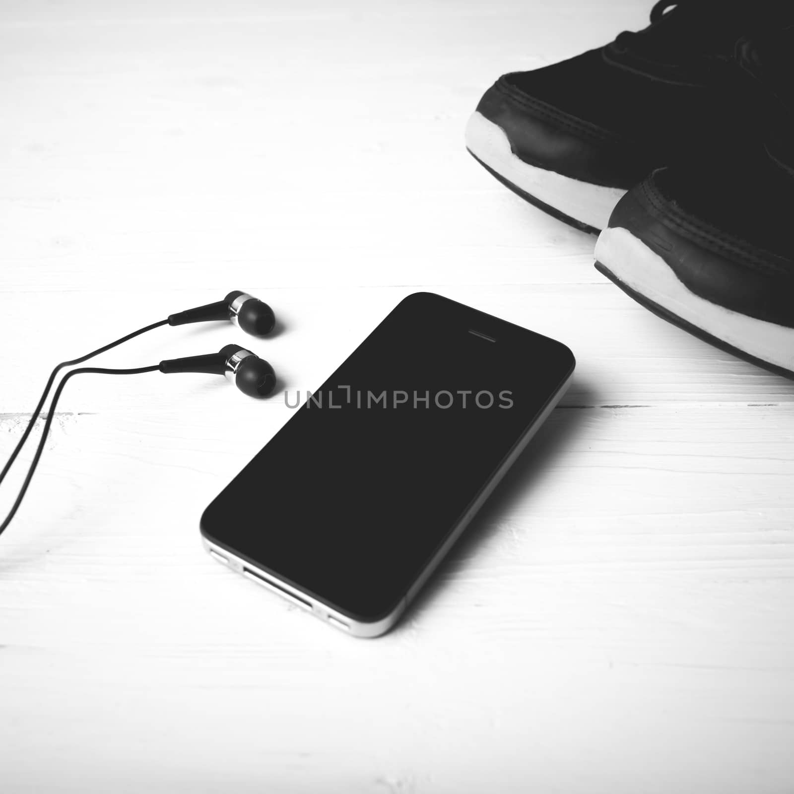 fitness equipment:running shoes,smartphone black and white color style