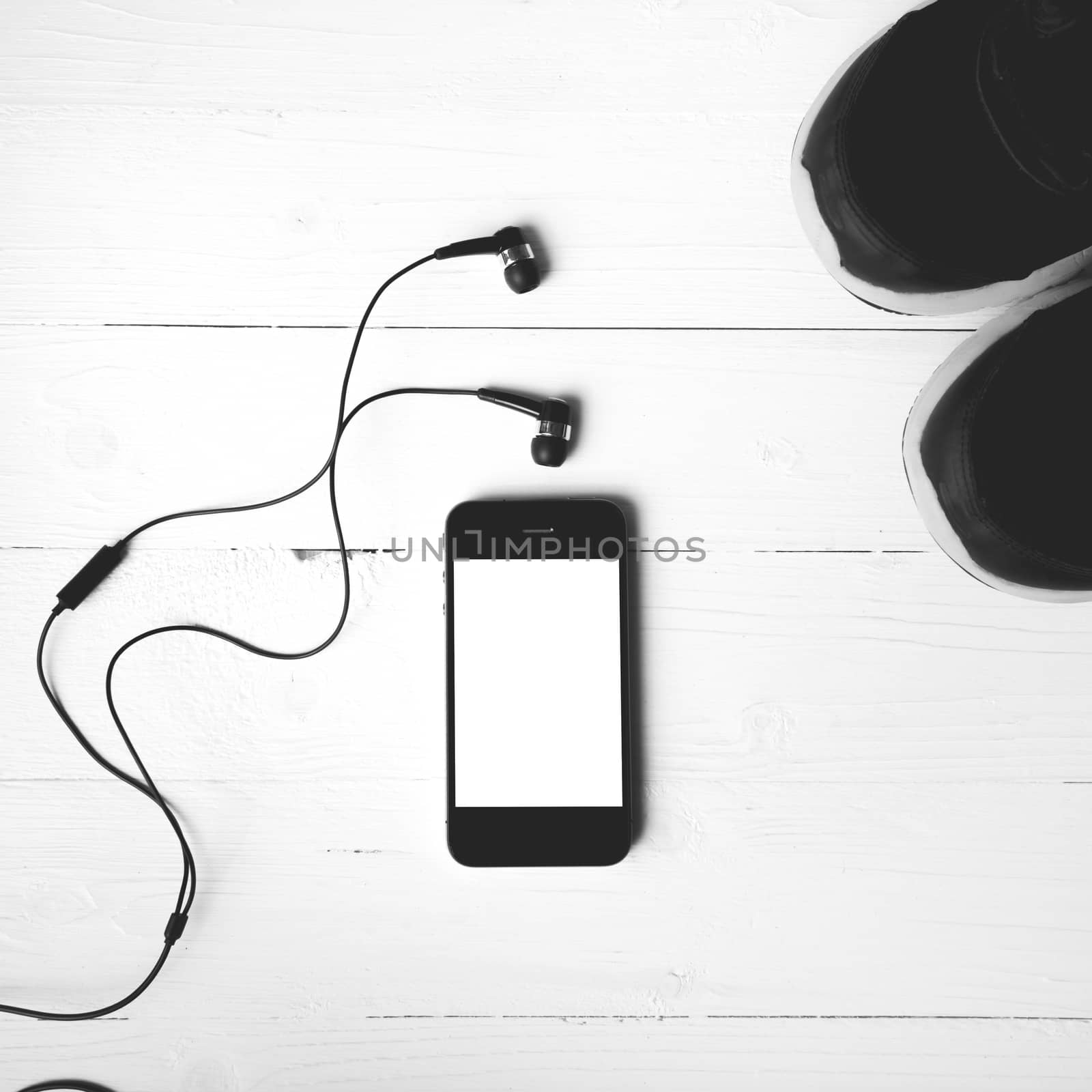 fitness equipment:running shoes,smartphone black and white color style