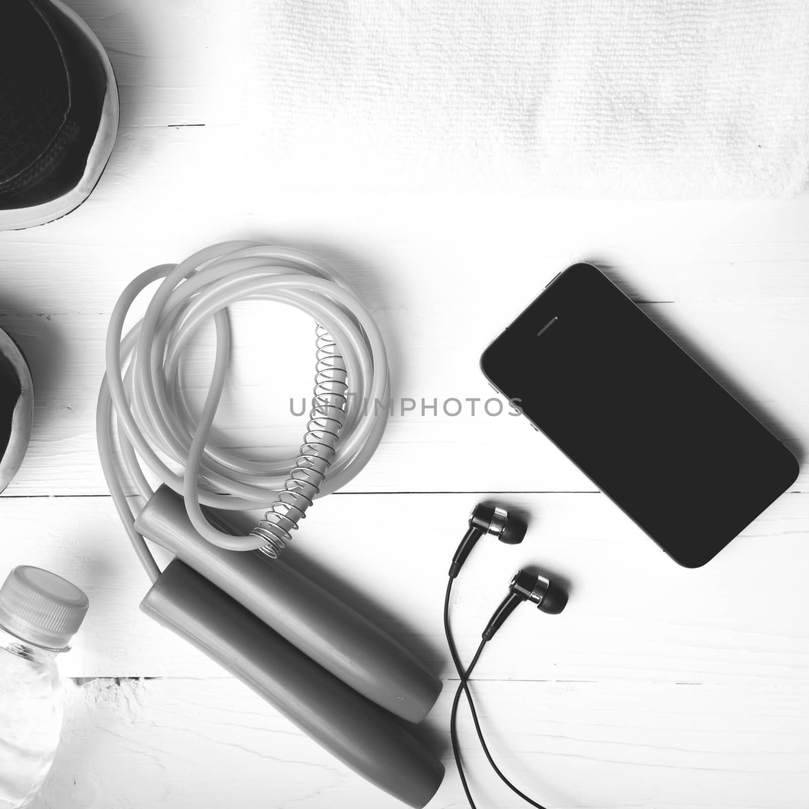fitness eqiupment:running shoes,water bottle,towel,rope black and white color style