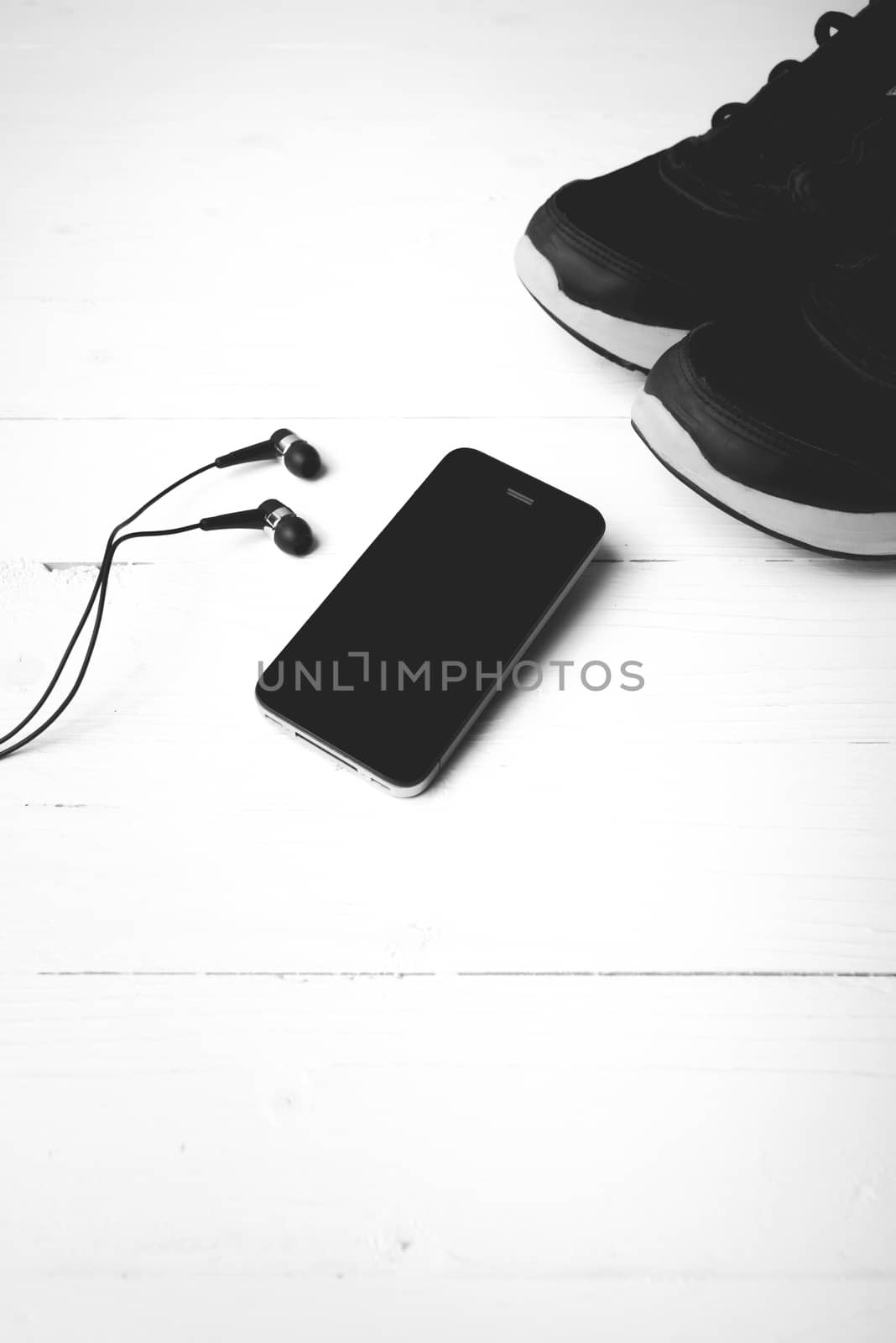 fitness equipment:running shoes,smartphone black and white color style