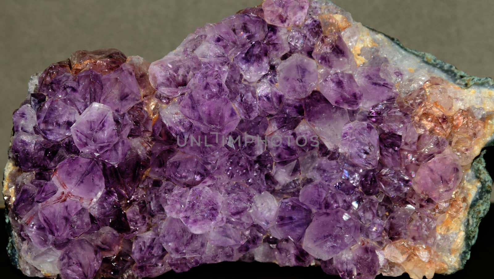 SAMPLES OF CRYSTALS PHOTOGRAPHED IN MACRO.