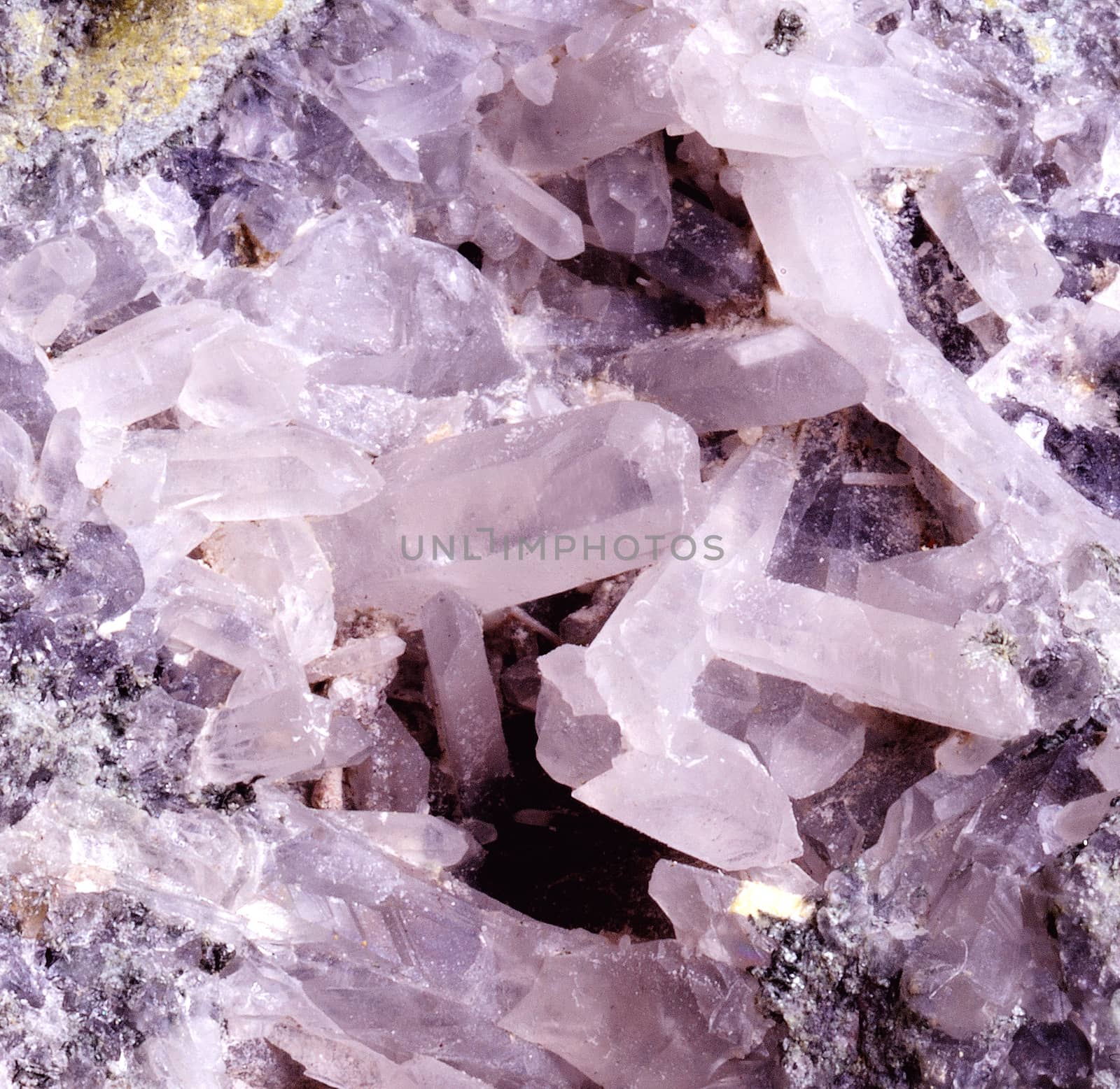 SAMPLES OF CRYSTALS PHOTOGRAPHED IN MACRO.