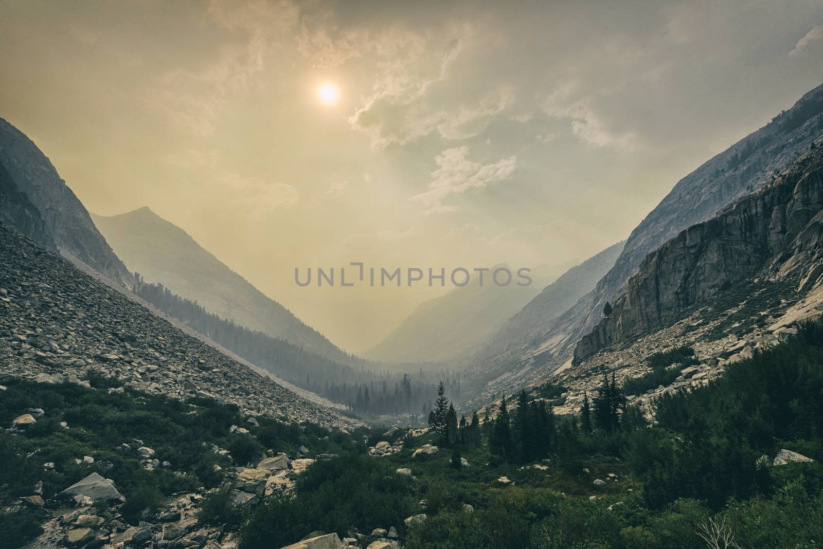 Hazy view, Kings Canyon National Park by patricklienin