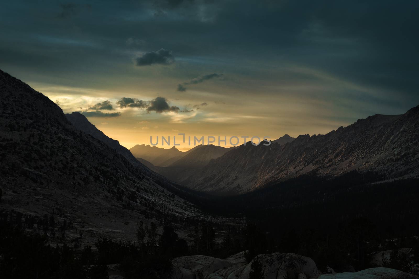 Sunset in Kings Canyon National Park by patricklienin