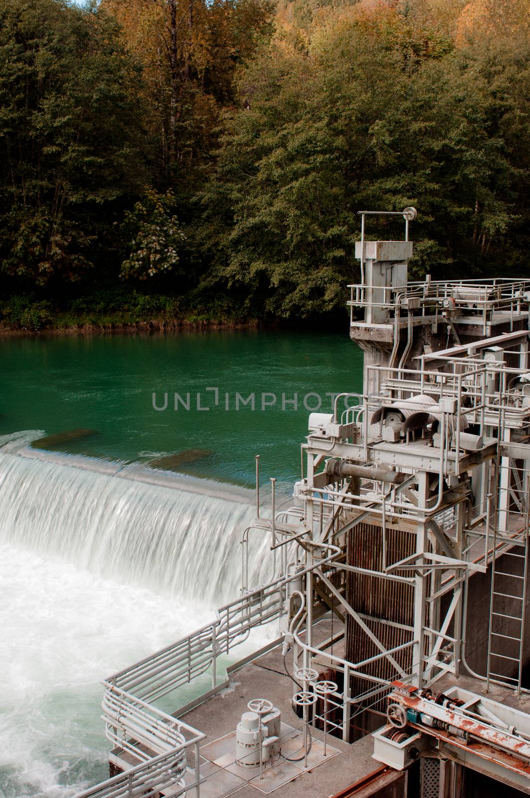 Hydropower Station in Washington State, USA by kargoo
