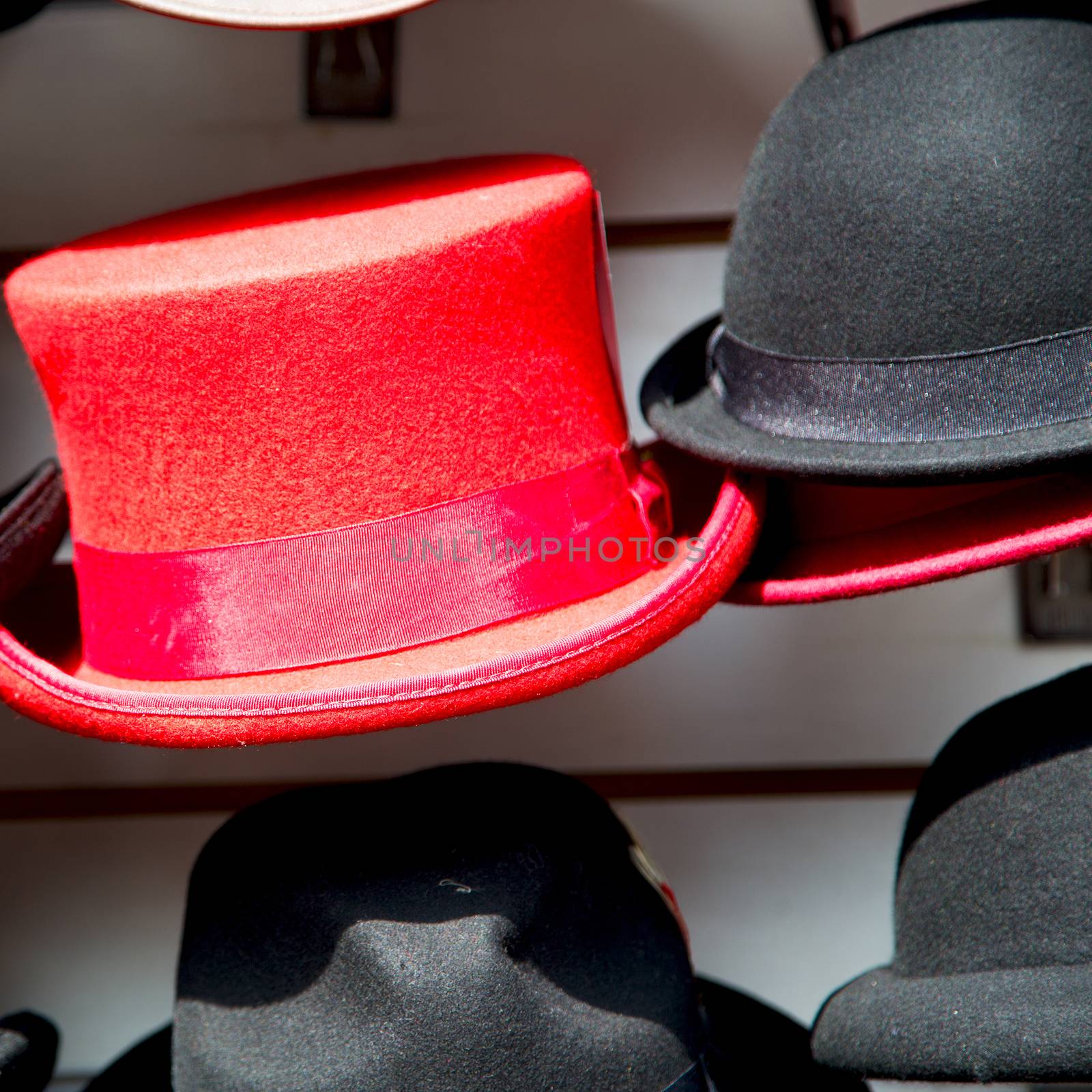 in london old red hat and black  the  fashion shop by lkpro