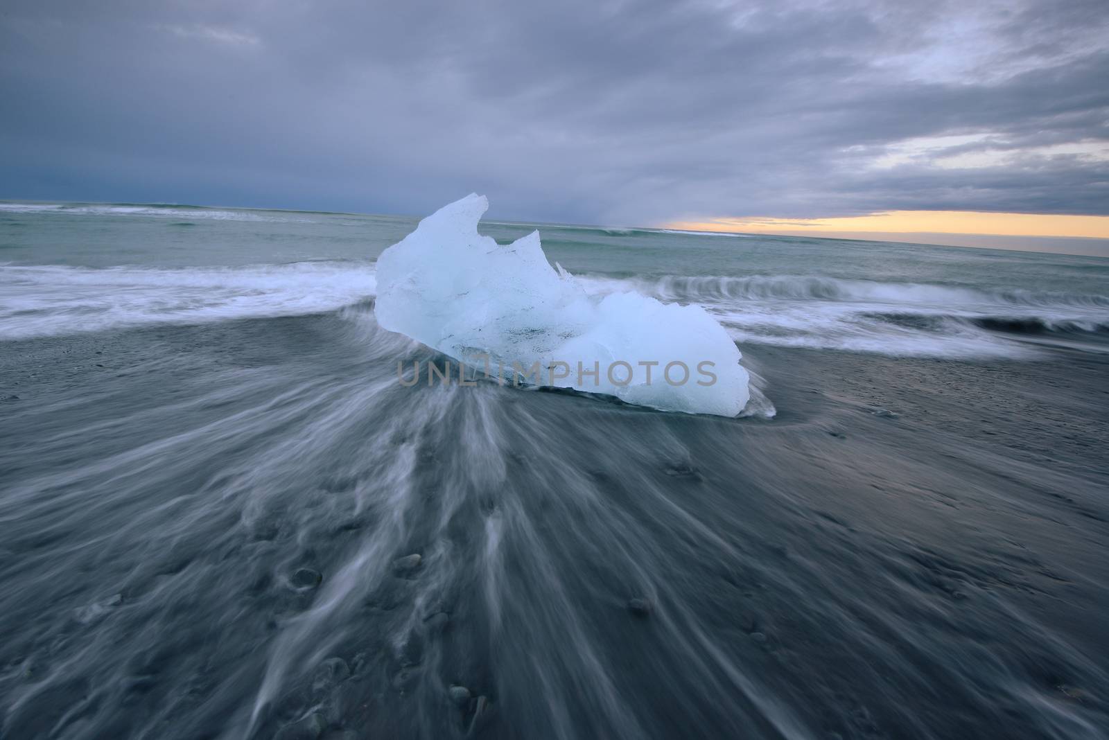 Jokulsarlon Beach by porbital