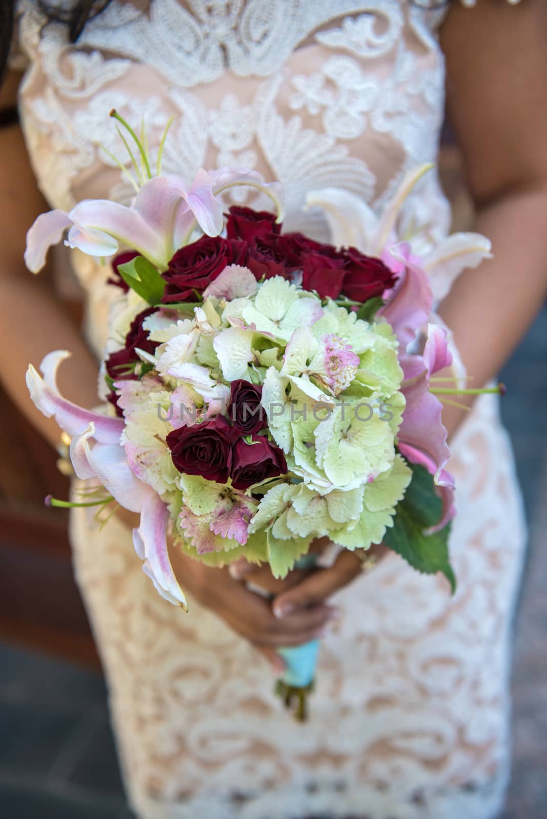 Closeup Image of a bride holding a bouquet