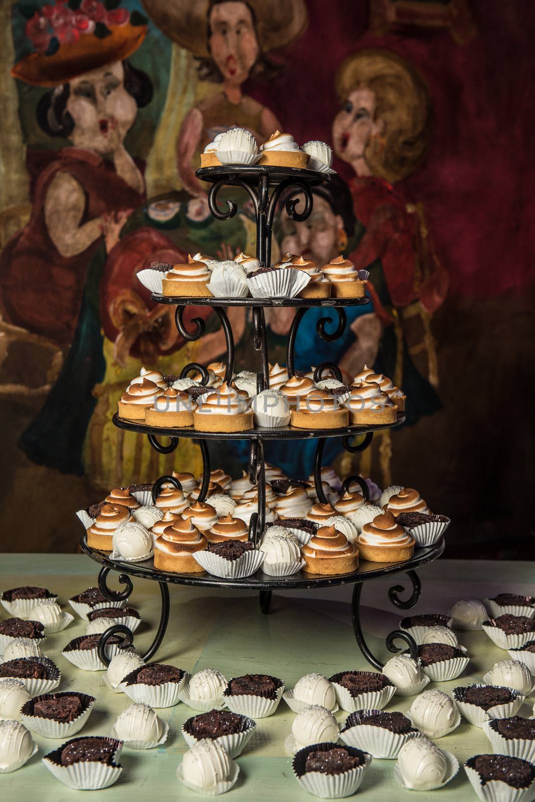 Image of cakeballs and cupcakes at a wedding