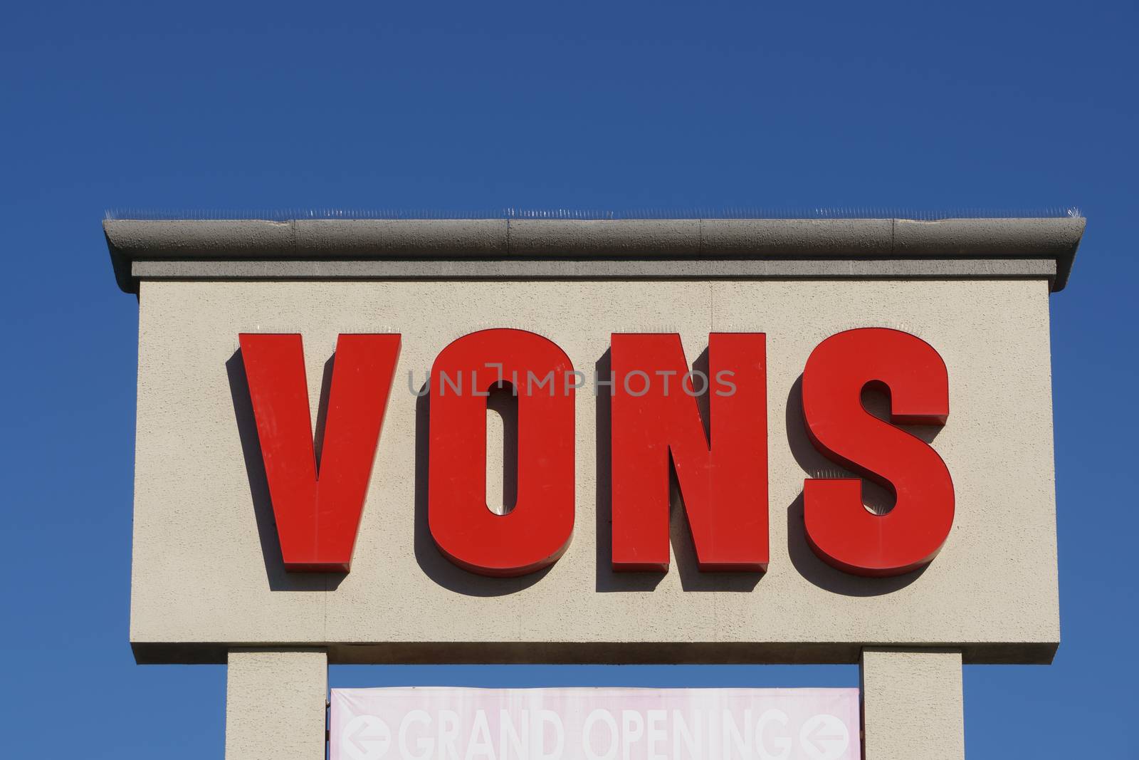 WEST HILLS, CA/USA - DECEMBER 31, 2015: Vons Grocery store sign and logo. Vons is a supermarket chain and a division of Safeway, Inc.