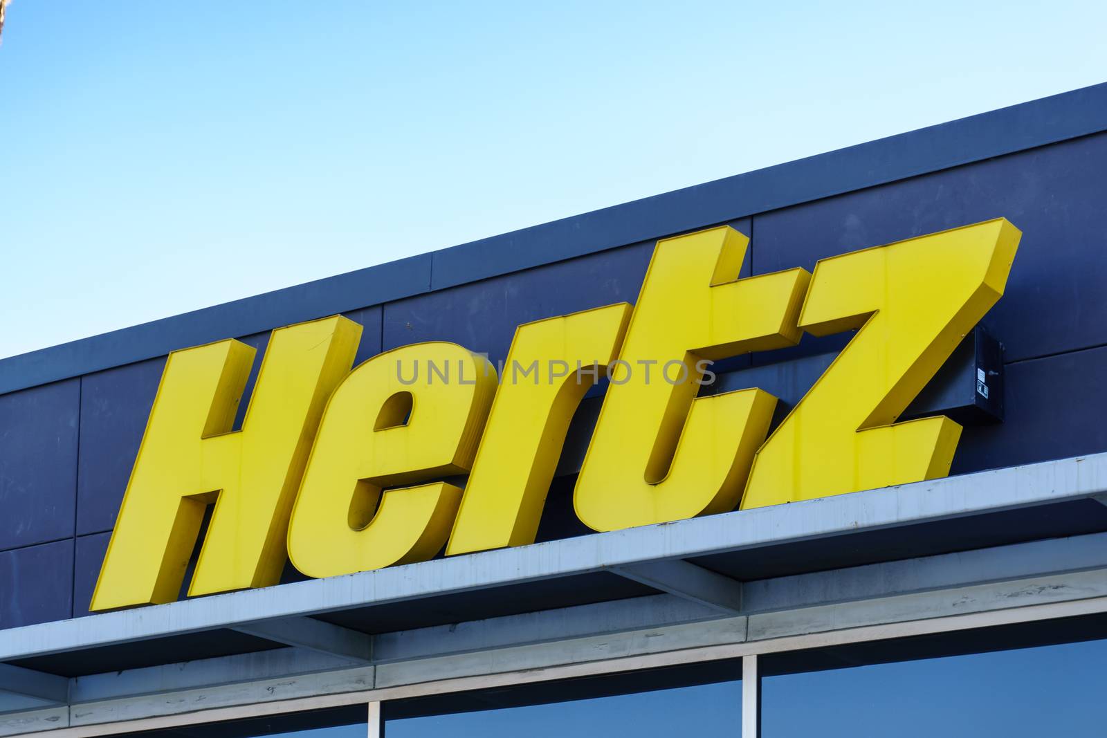 PASADENA, CA/USA - JANUARY 2, 2016: Hertz  sign and logo. The Hertz Corporation is an American car rental company.